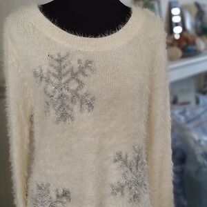 VENUS Cream Sweater with Silver Snowflakes
